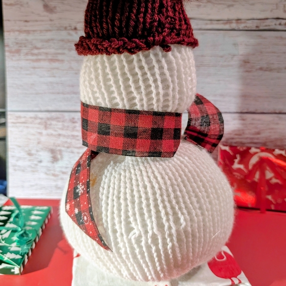 ☃️☃️☃️13x8 Handmade Knit Snowman with Red Hat and Scarf - Picture 8 of 10